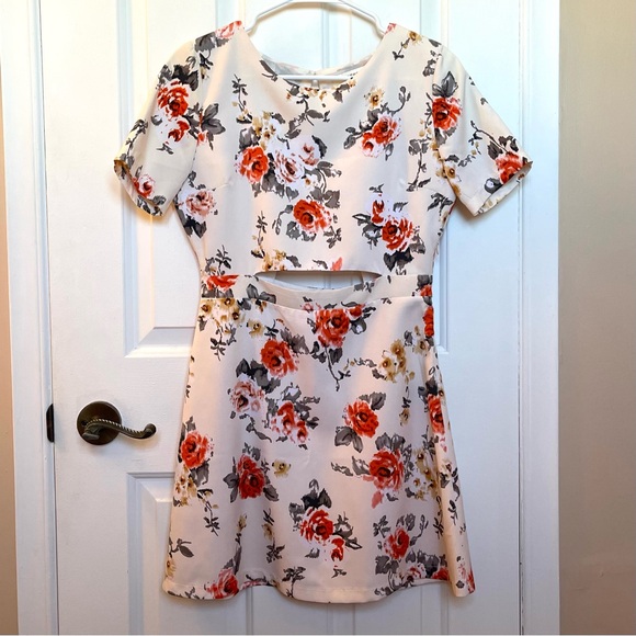 UMGEE USA Women’s Floral Summer Mini Dress Like New - Picture 1 of 9